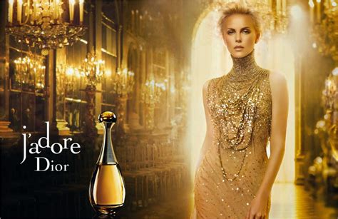 Pub Dior J’Adore avec Charlize Theron à Versailles 